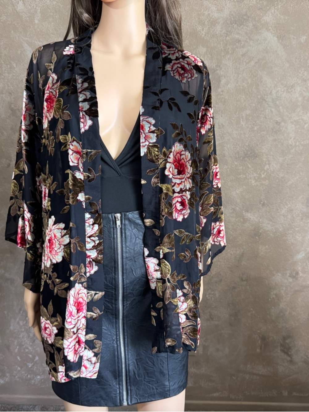 NWOT American Outfitters Sheer Floral Velvet Kimono - Black with Pink Floral